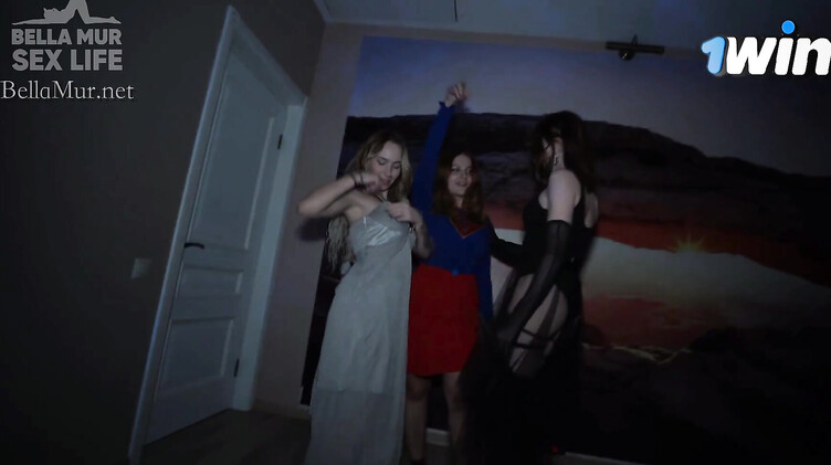 Втроем: Три пьяные подруги лижут пёзды на костюмированной вечеринке