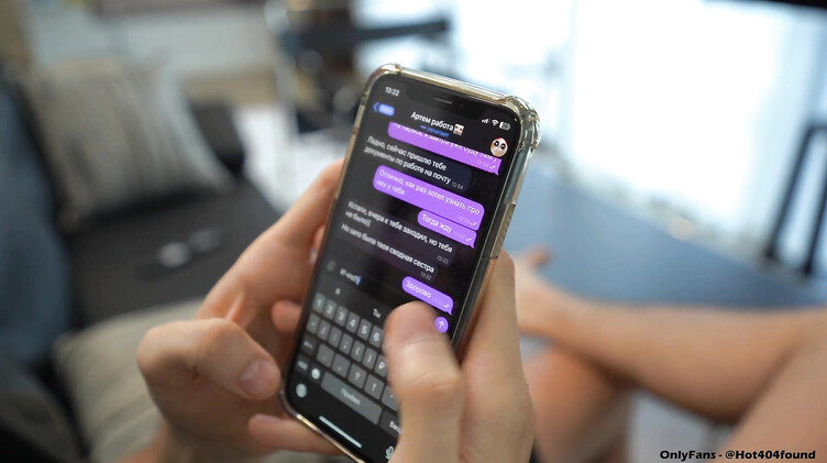 Сводная сестра застукала за дрочкой и позволила мне кончить на ее большие сиськи