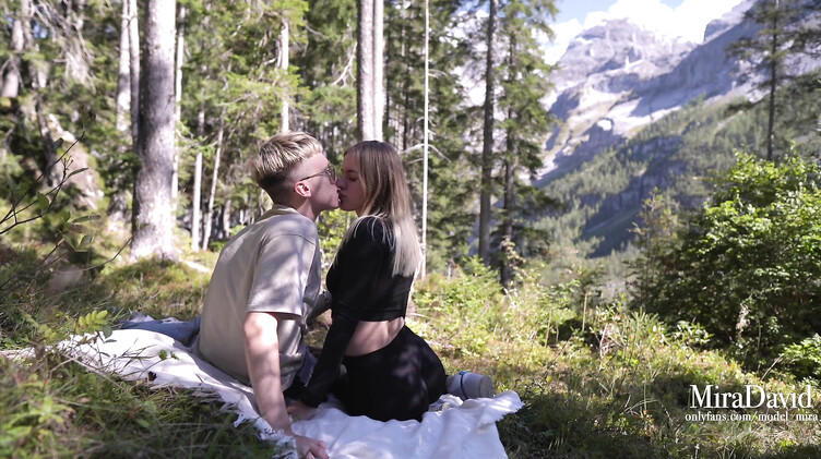 Русские туристы снимают секс видео на природе в Швейцарских Альпах