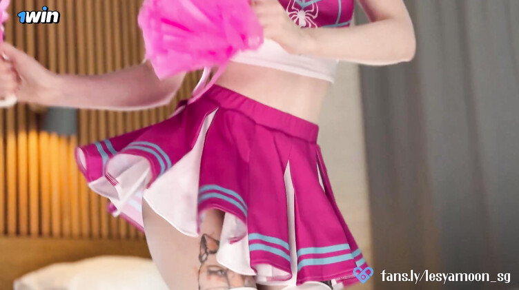 Уговорил русскую чердлидершу на еблю и отсос ради карьеры в спорте