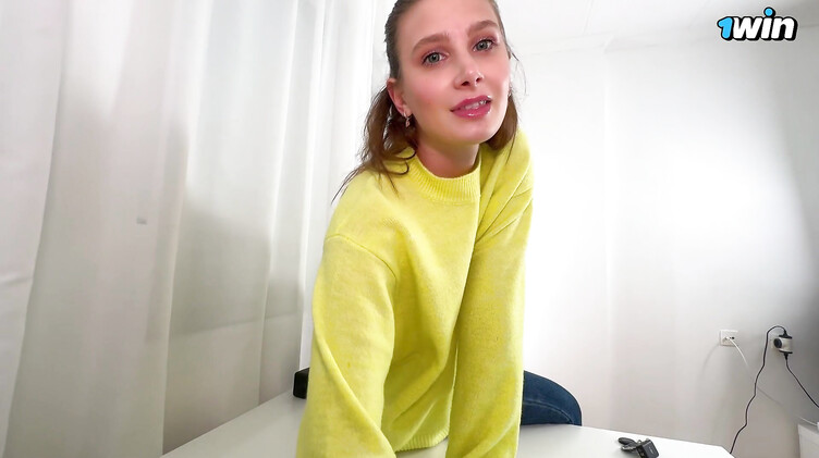 Студентки: Студентка исправляет плохую оцену делая преподу минет от первого лица