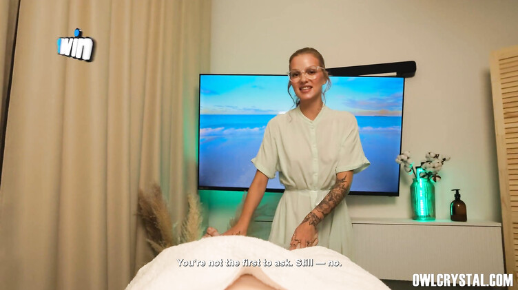 Клиент с большим членом трахнул замужнюю массажистку на спортивном массаже ног