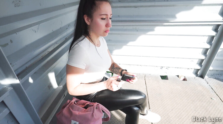 Девушка подвезла женатика и взяла оплату натурой