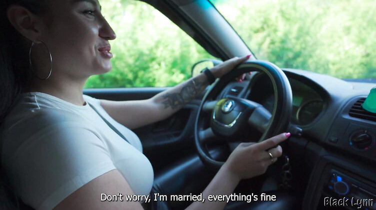 Девушка подвезла женатика и взяла оплату натурой