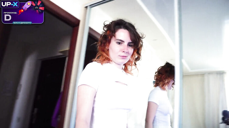 Доставщик пиццы отодрал рыжую клиентку, поманив ее крепким хуем в коробке