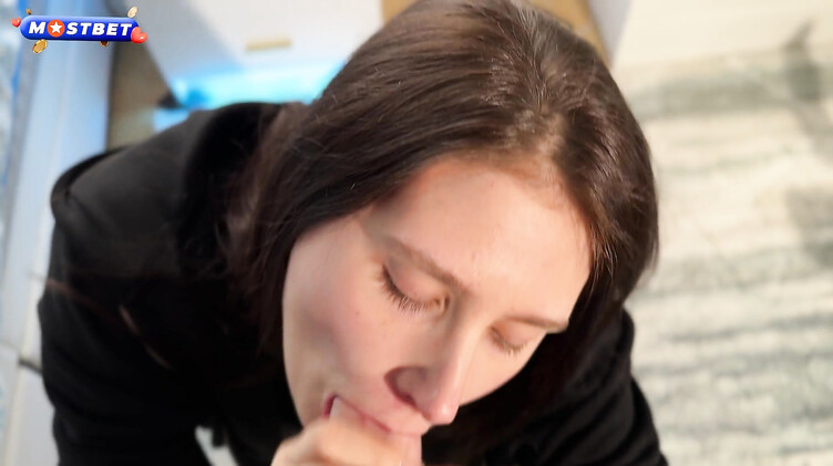 Тренер: Спортсменка сосет хуй тренера после первого свидания