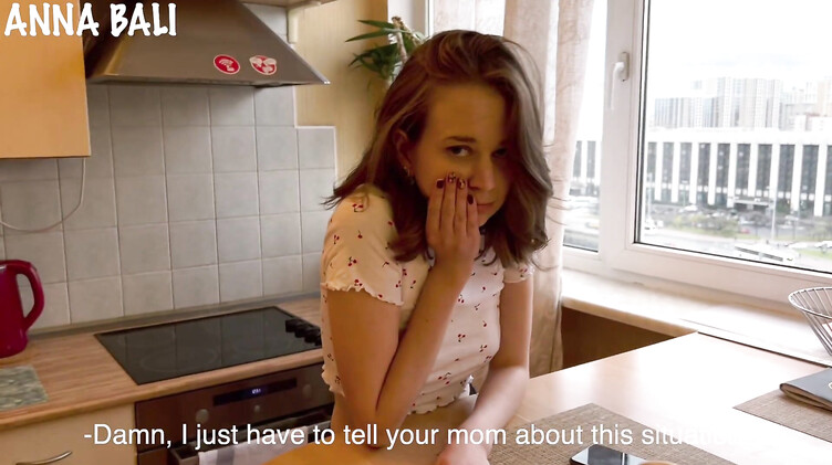 Сводный брат отодрал пойманную на горячем любительницу нюдсов