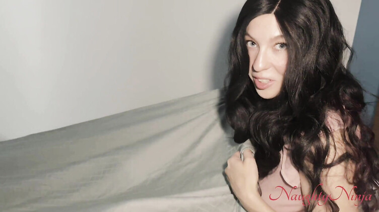 Пасынок присунул спящей мачехе в киску во время грозы