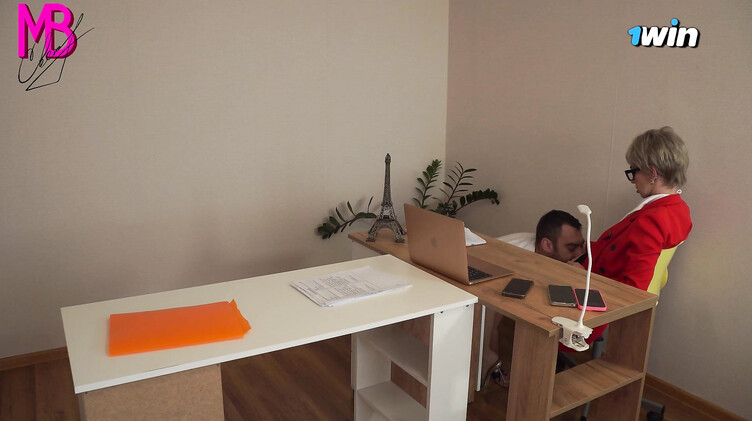 Страстный секс с русским психологом женщиной на приеме