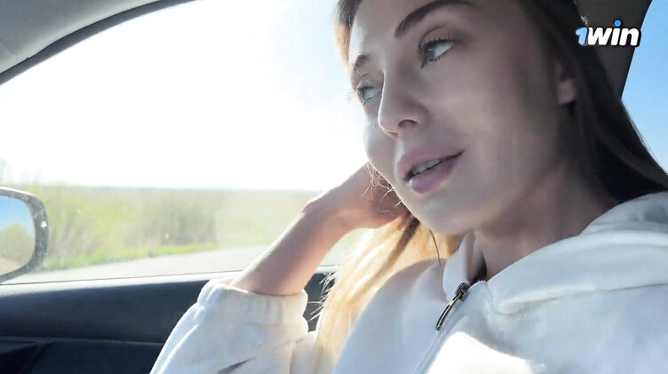 Водитель отымел в машине красотку за проезд