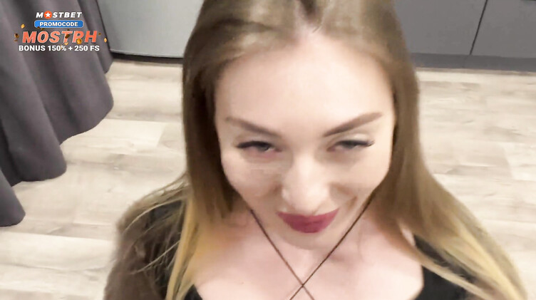 С разговорами: Мачеха в шубе отсосала хуй и оседлала пасынка верхом