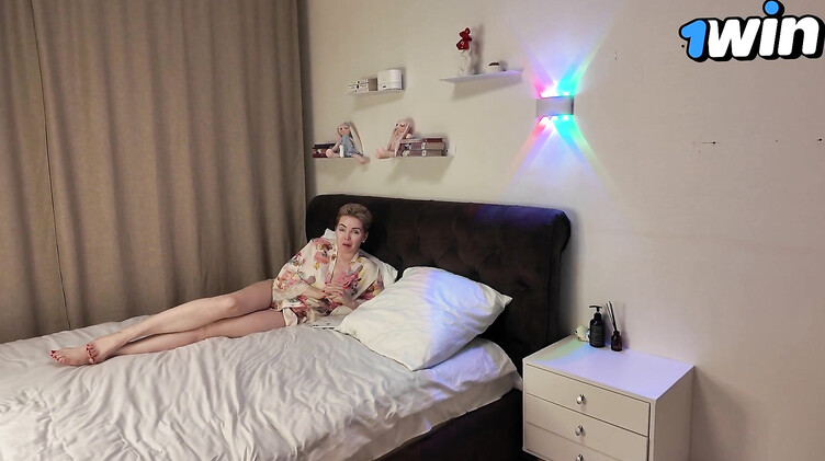 Милфа запаслась секс игрушками и перепихнулась с пасынком