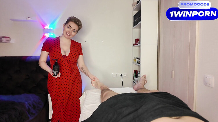 Зрелая массажистка с большими сиськами согласна на секс за премию