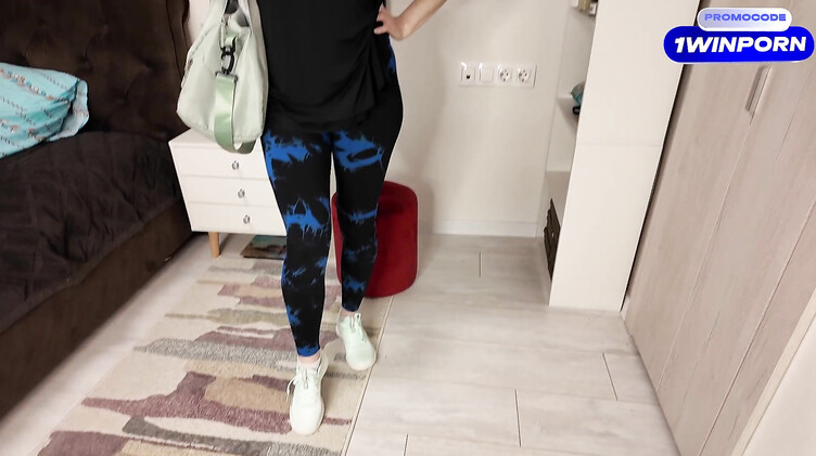 Annette_Milf: Зрелая русская жена шлюха ебется в жопу с любовником, пока муж ждет дома