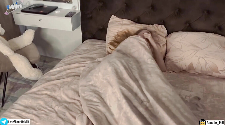 Зрелая русская мачеха в хорошем настроении трахается с пасынком