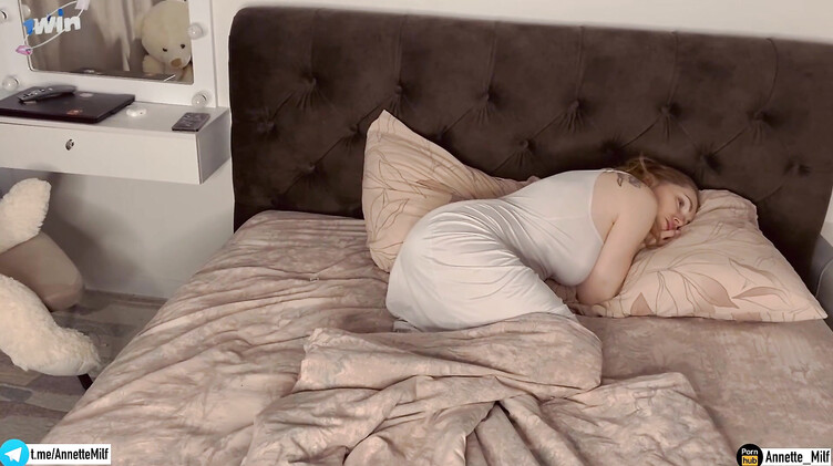 Зрелая русская мачеха в хорошем настроении трахается с пасынком