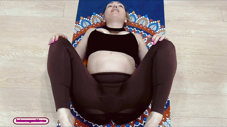 Стоны: Отшлепал раком маму друга во время йоги