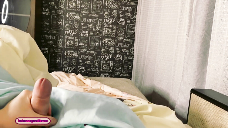 Русский парень перед Новым годом трахнул зрелую сисястую мамашу друга