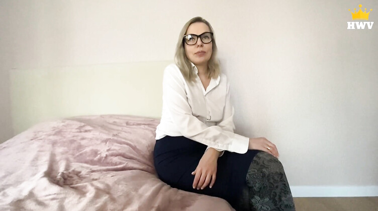 Пасынок нюхал грязные трусики мачехи и получил доступ к ее пизде