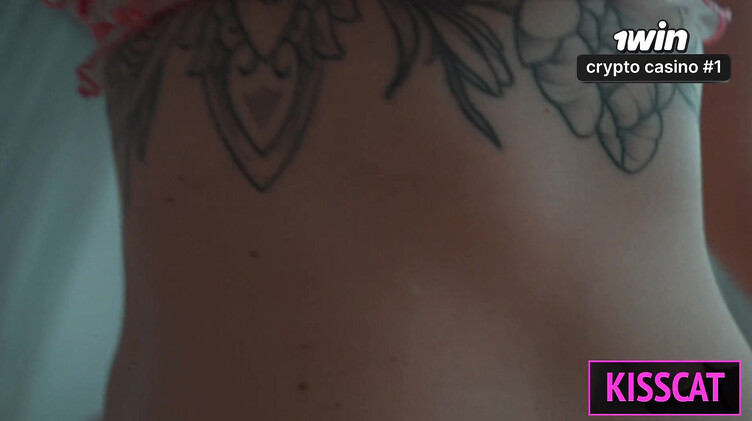 На кровати: Инцест секс с окончанием в киску мачехи помог уснуть пасынку