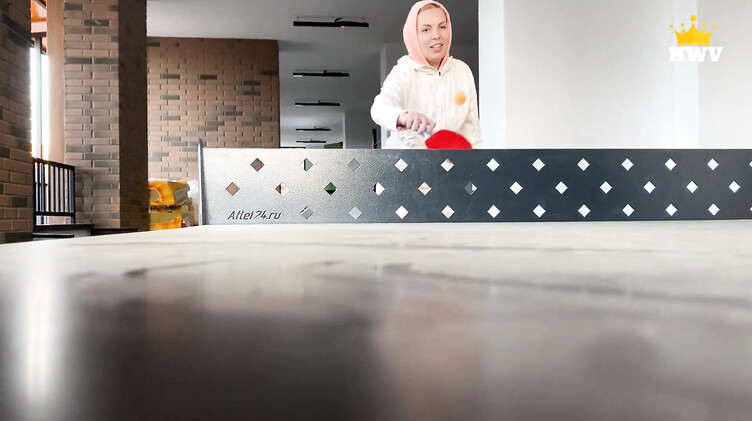 Тренер: Фистинг пизды и ебля раком на балконе с тренером по пинг-понгу