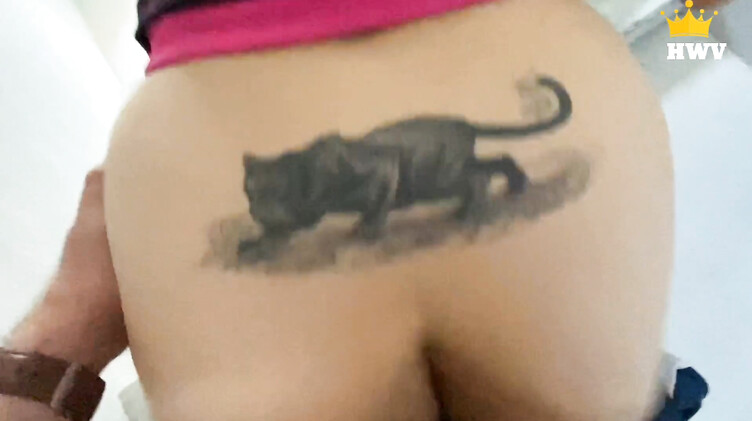 Жена наврала мужу о пробежке и трахается в подъезде с соседом