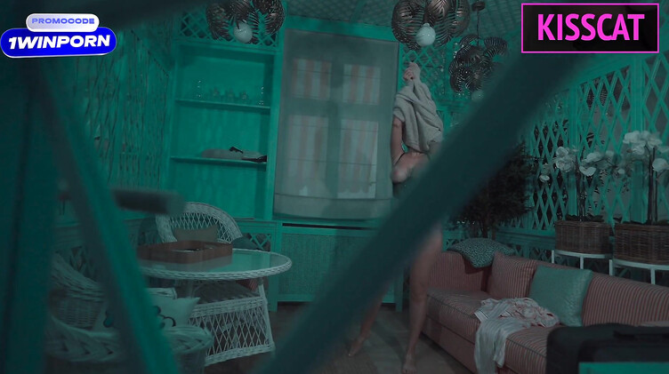 Русская мачеха не может уснуть без секса с пасынком на общей кровати