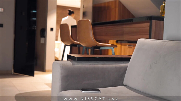 Миссионерская поза: Пасынок в маске жестко доебал мачеху после парня по вызову