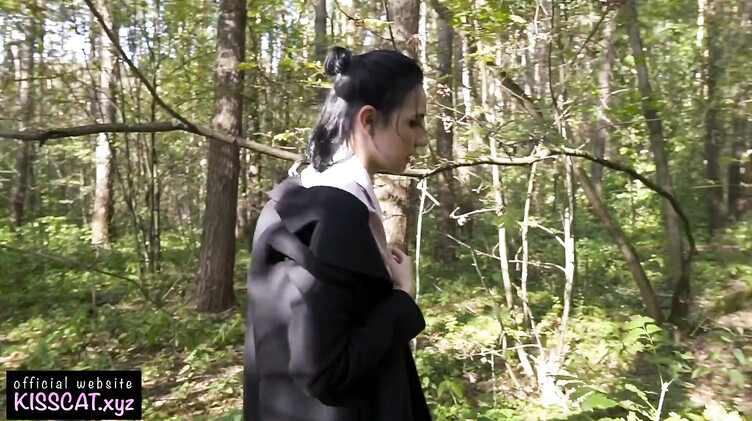 Обильно обкончал пизду незнакомке, снятой в парке