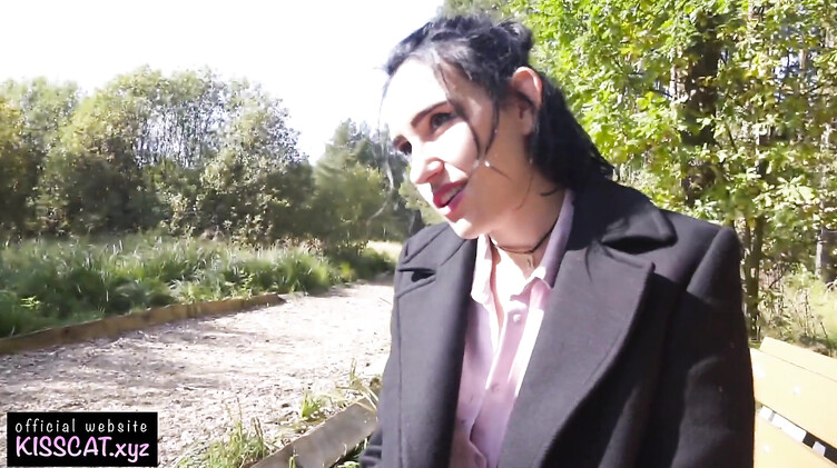 Обильно обкончал пизду незнакомке, снятой в парке