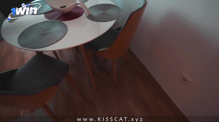 В презервативе: Пикапер представился крипто трейдером и выебал красивую брюнетку