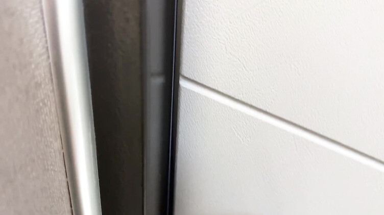 Мама друга лишила девственности, соблазнив на первый секс