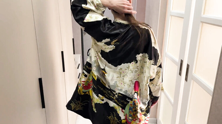 Мачеха с бодуна после вечеринки трахается с настойчивым молодым пасынком