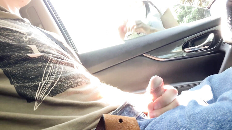 Пикап: Незнакомка за деньги сосет хуй онанисту в машине