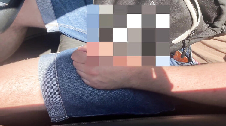 Эксгибиционисты: Незнакомка за деньги сосет хуй онанисту в машине