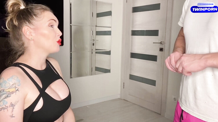 Помог другу с компьютером, а потом трахнул его сочную мамку