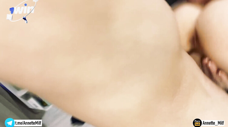 Дрочил на грязное белье мачехи и получил доступ к ее киске