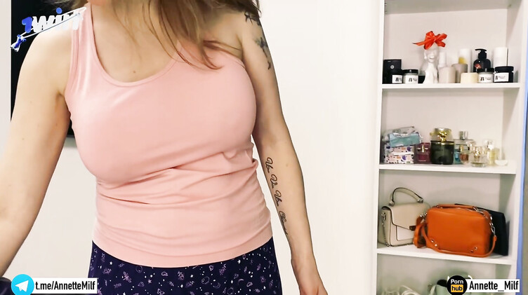 Дрочил на грязное белье мачехи и получил доступ к ее киске