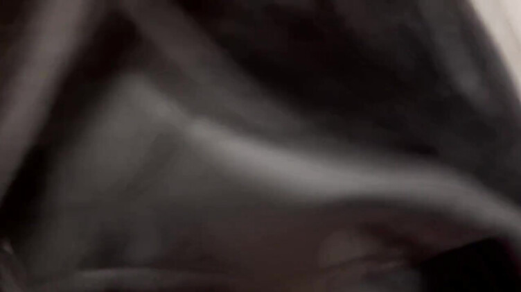 Жена вышла в подъезд и трахается с любовником, пока муж дома