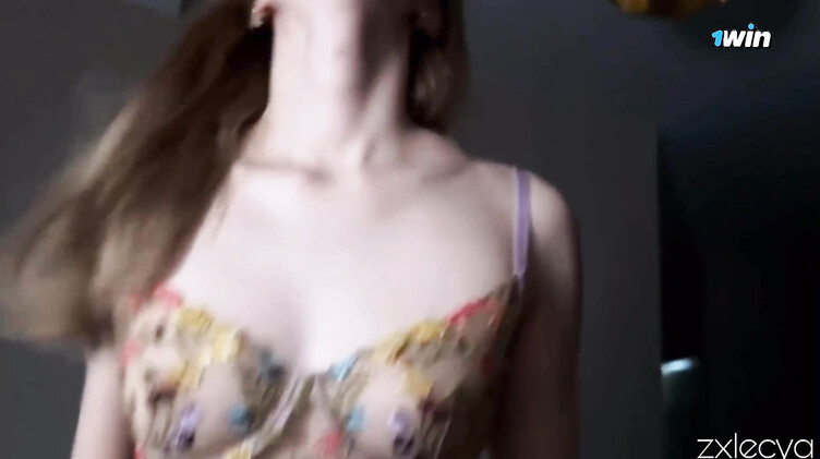 Переоделась в секси белье и трахнула геймера дома