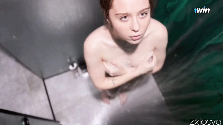 Переоделась в секси белье и трахнула геймера дома