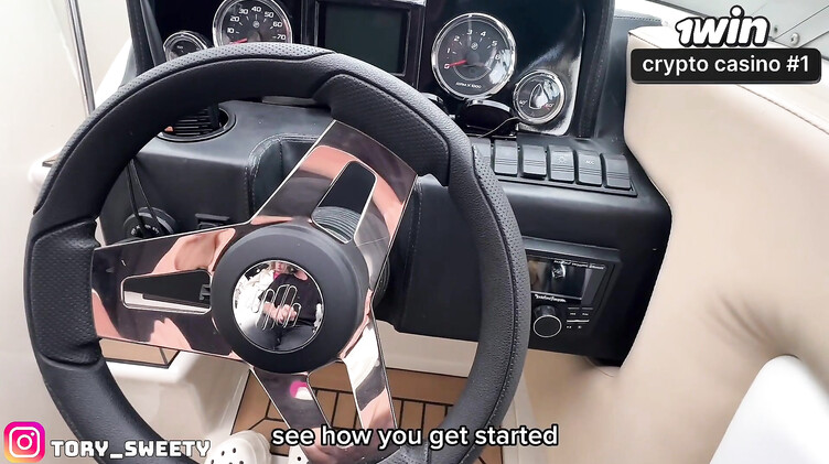 Блондинка сосет елду и трахается в каюте за прогулку на яхте