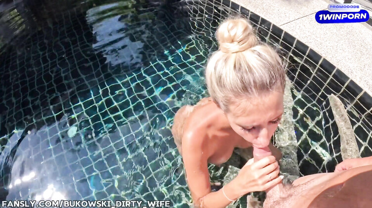 Олигарх отымел в бассейне знойную блондинку Тори Свит