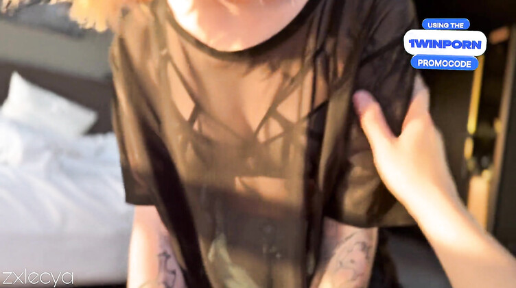 Оприходовал русскую девчонку на круглом столе