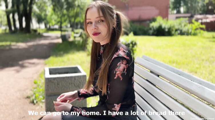 Отсосала и трахнулась с незнакомцем за кусок хлеба