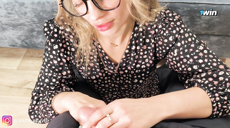 Психолог в очках при помощи секс практики со связыванием исцелила клиента