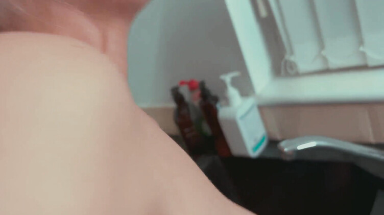 Пасынок отодрал жопастую мачеху застрявшую рукой в измельчителе