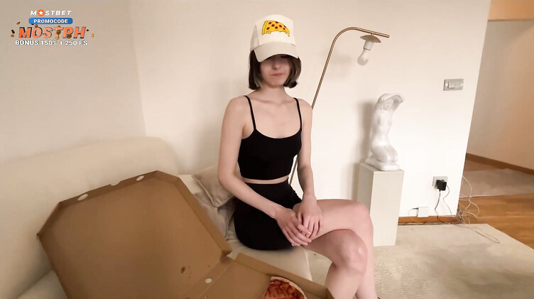 Отсос члена и перепихон курьерши под угрозой увольнения