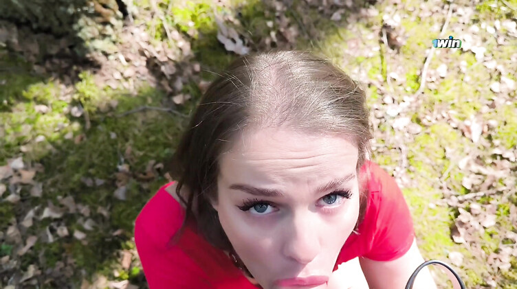 Муж наказал жену за измену, привязав в лесу, а егерь ее выебал