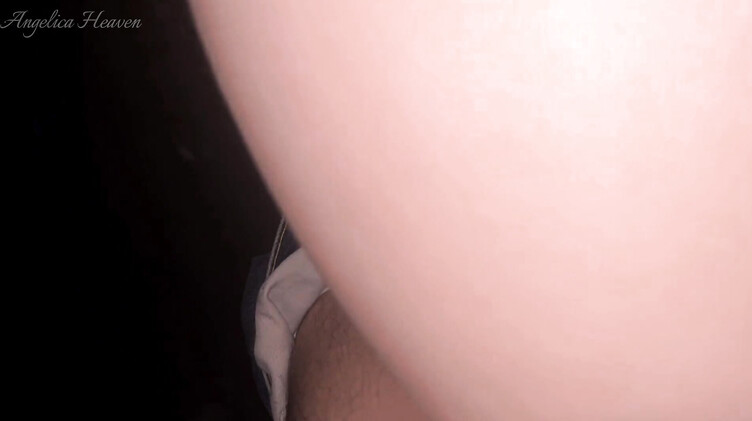 Незнакомка в леопардовом платье отсасывает водителю и дает в попу